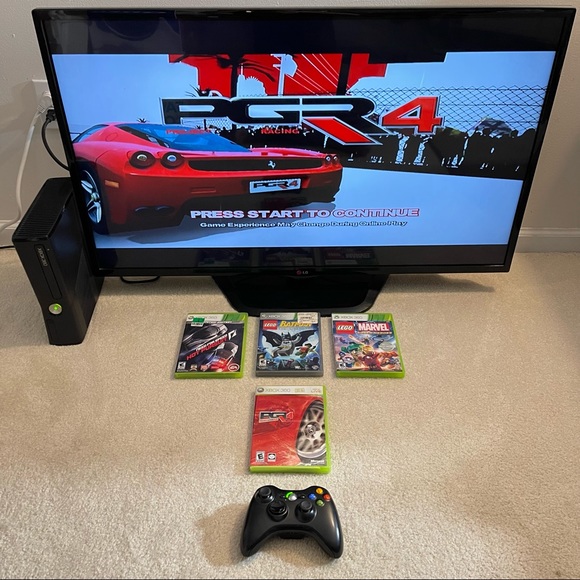 (BUNDLE) XBOX 360 S W / 4 Games & Accessories!